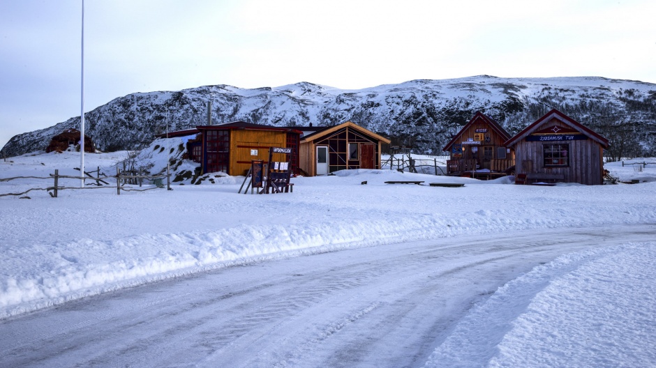 挪威纯白雪景风景图片