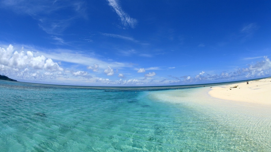 清新怡人的海岛沙滩风景图片