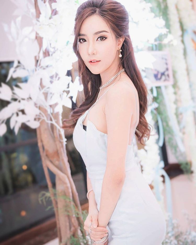 高颜值美女Sutassa Suthumjindakun性感写真图集