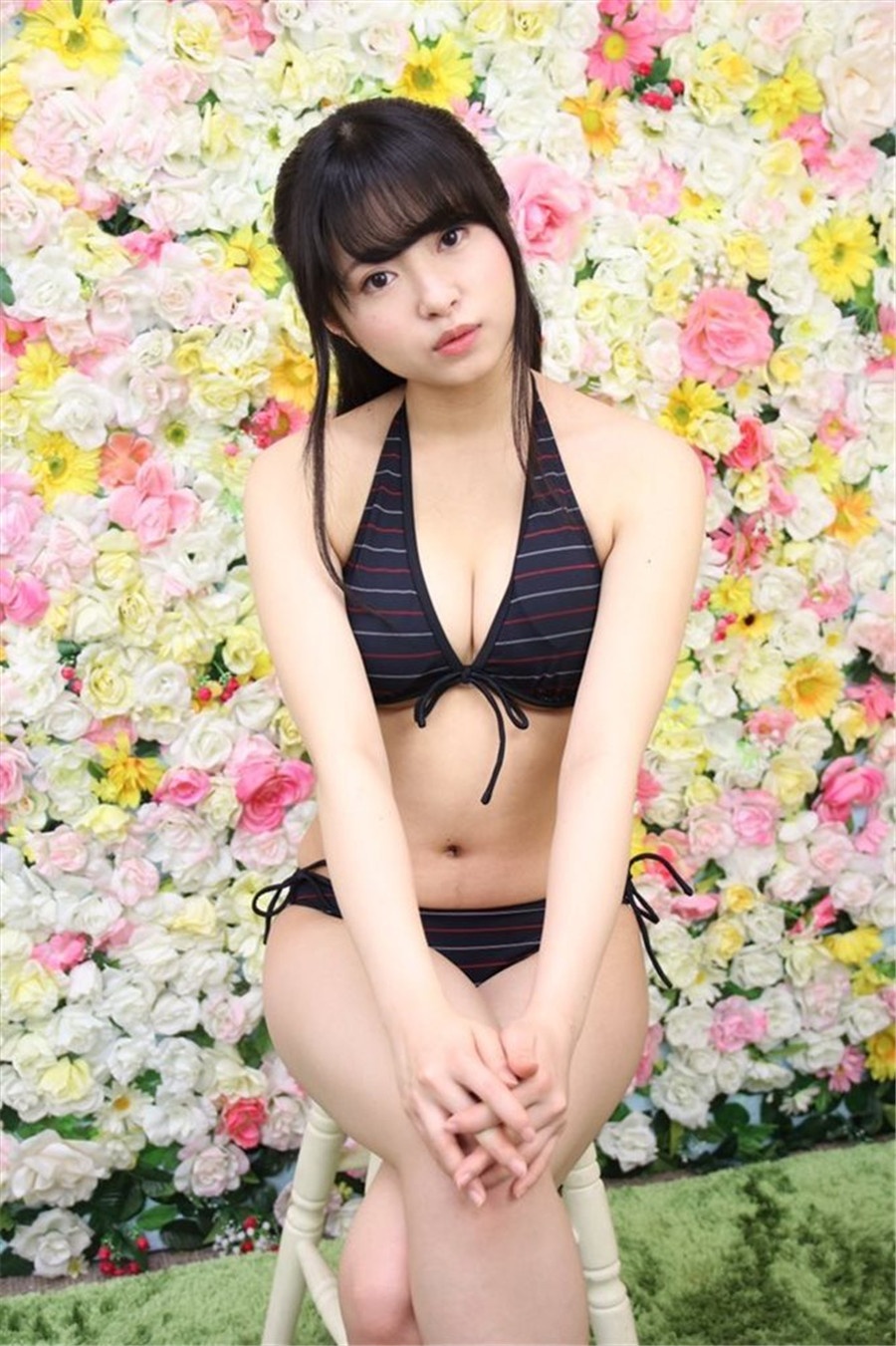 日本萝莉美少女佐藤望美泳装秀