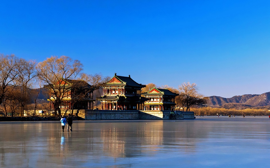 北方湖泊唯美冬天风景图片