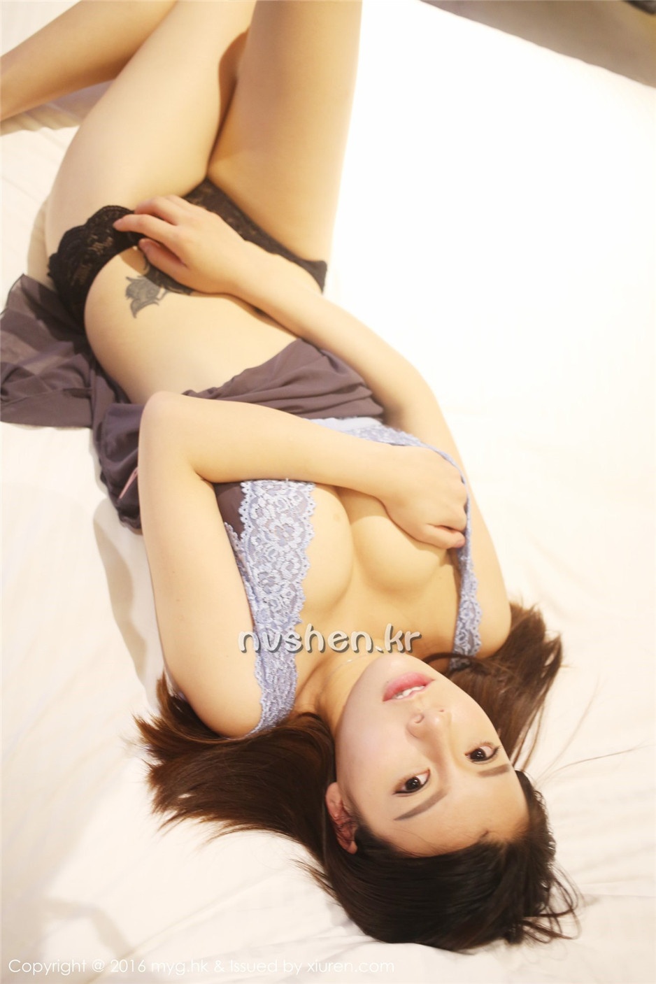 90后女模特嘉宝贝儿私房性感内衣秀