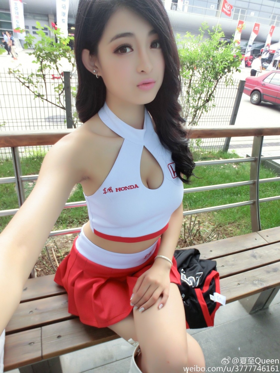 气质美女模特大耳朵夏至美貌写真