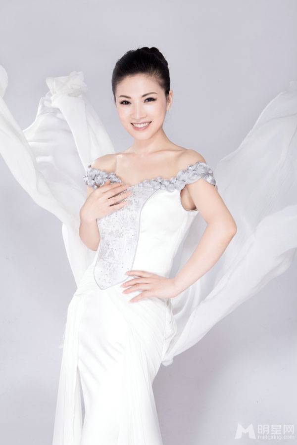 中国女明星段红唯美婚纱写真