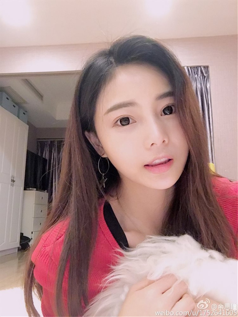 90后美少女余思瞳微博精选美图