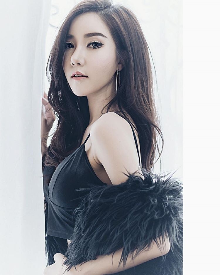 高颜值美女Sutassa Suthumjindakun性感写真图集