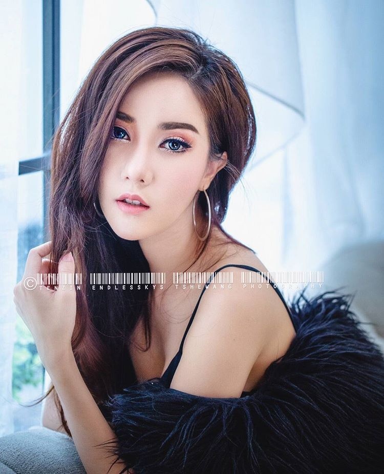 高颜值美女Sutassa Suthumjindakun性感写真图集