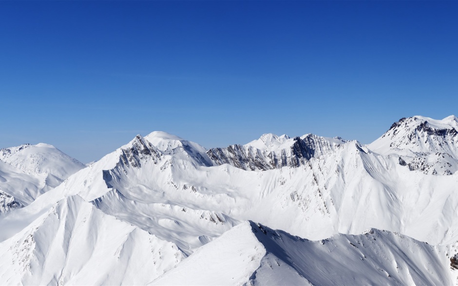 冬天雪山风景高清护眼壁纸