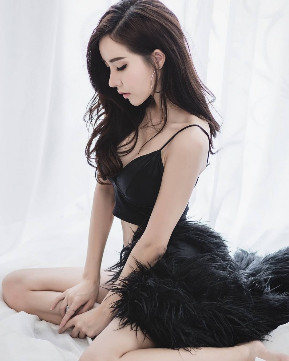 高颜值美女Sutassa Suthumjindakun性感写真图集