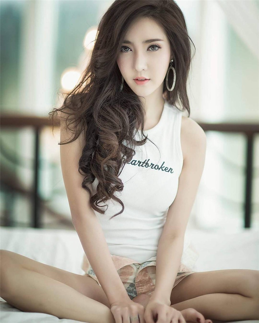 性感冷艳美女诱惑私房写真