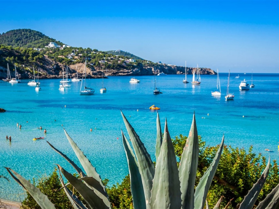 浪漫西班牙蓝色海岛风景壁纸图片