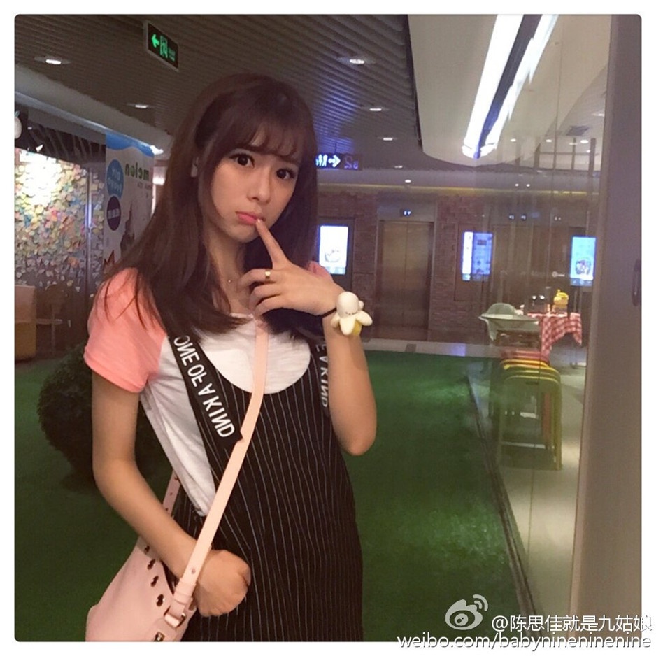 90后的美女陈思佳Emily微博私拍图片