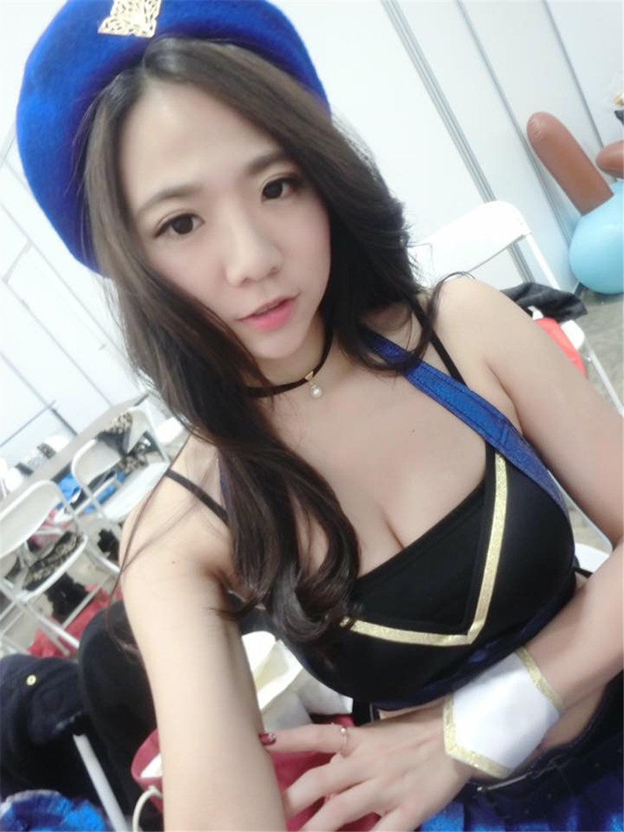 台湾女模特Jasmine茉莉养眼美照图片