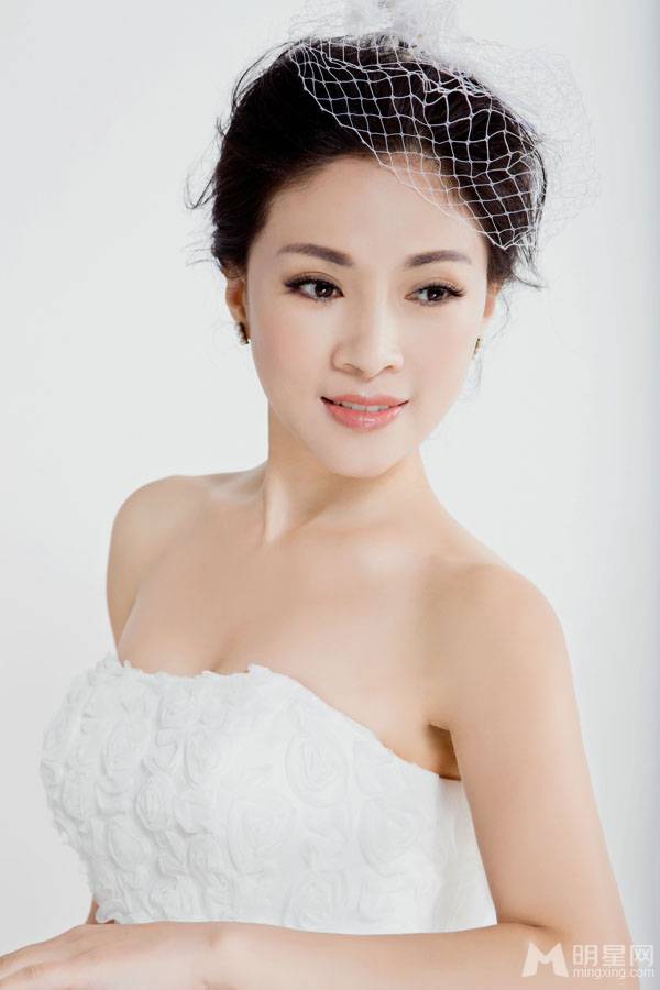 中国女明星段红唯美婚纱写真