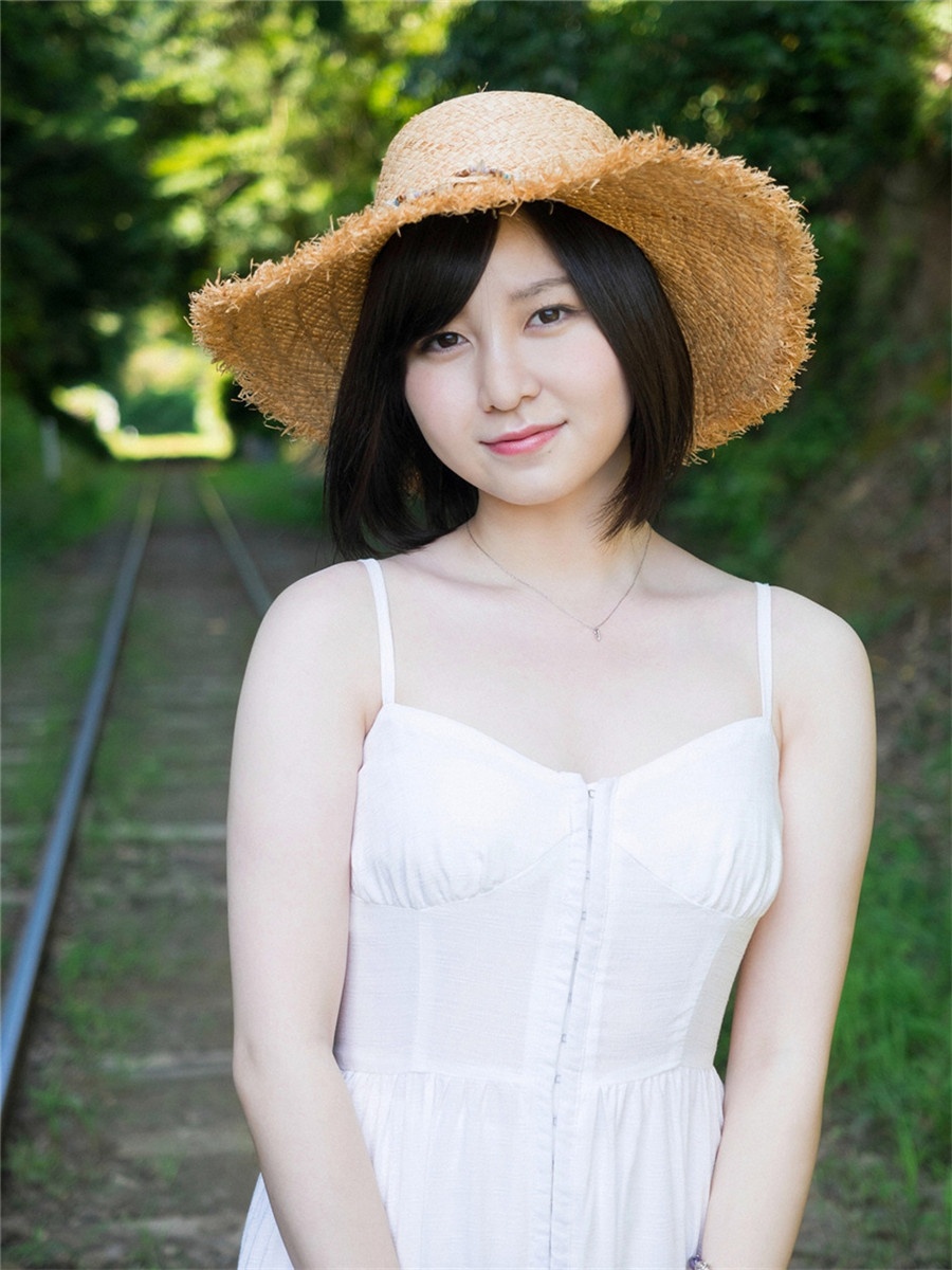 日本清纯少女岩田华怜甜美户外写真集