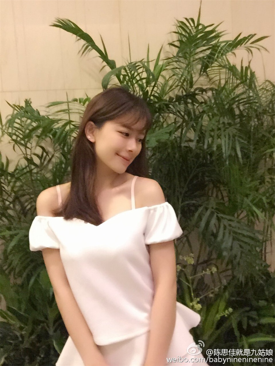 90后的美女陈思佳Emily微博私拍图片