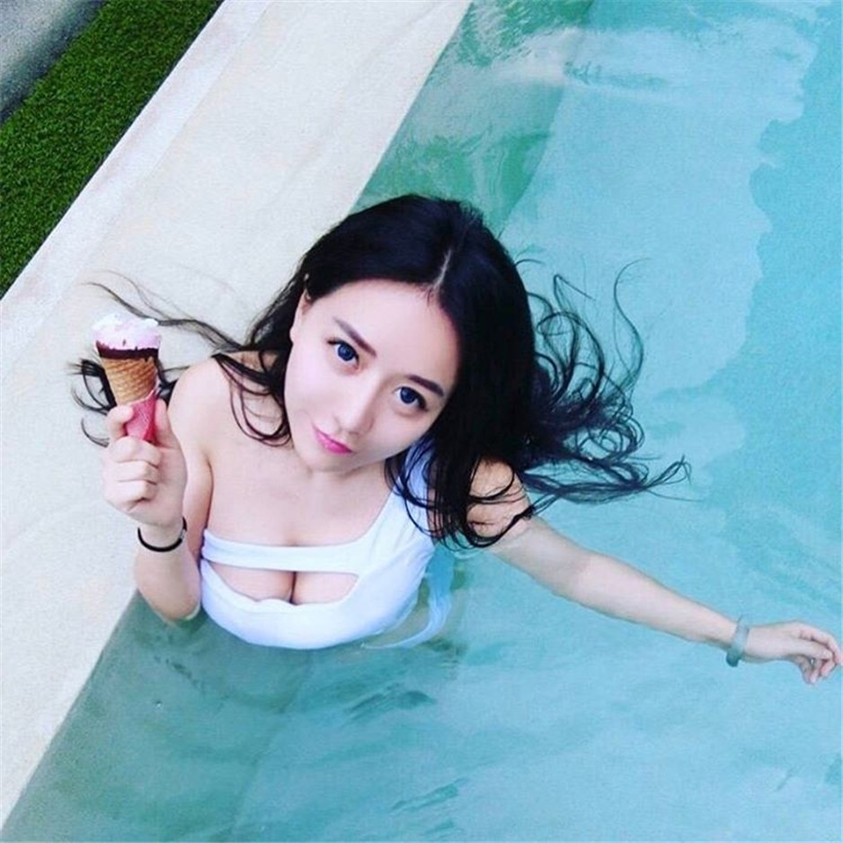 清纯长发美女珊珊Sophie迷人旅拍