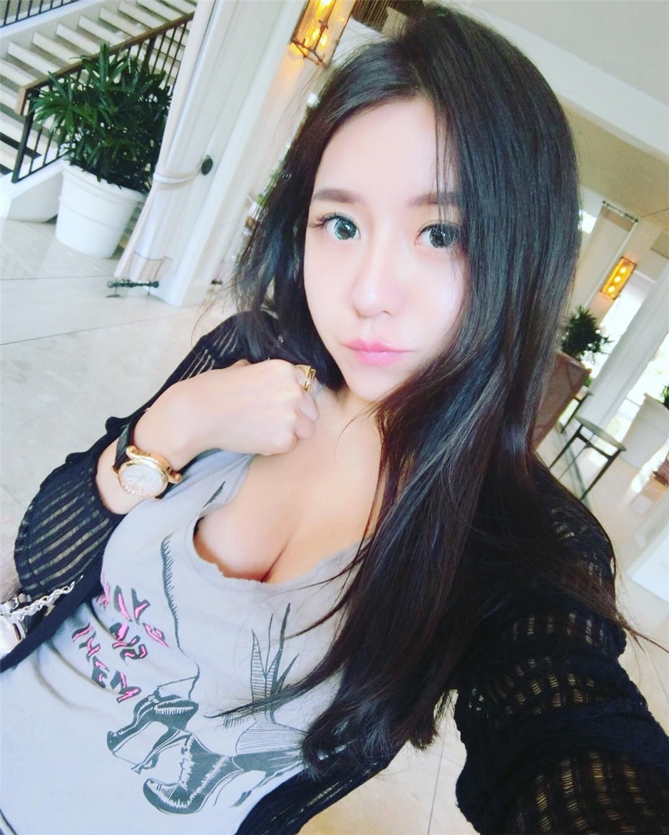 清纯长发美女珊珊Sophie迷人旅拍