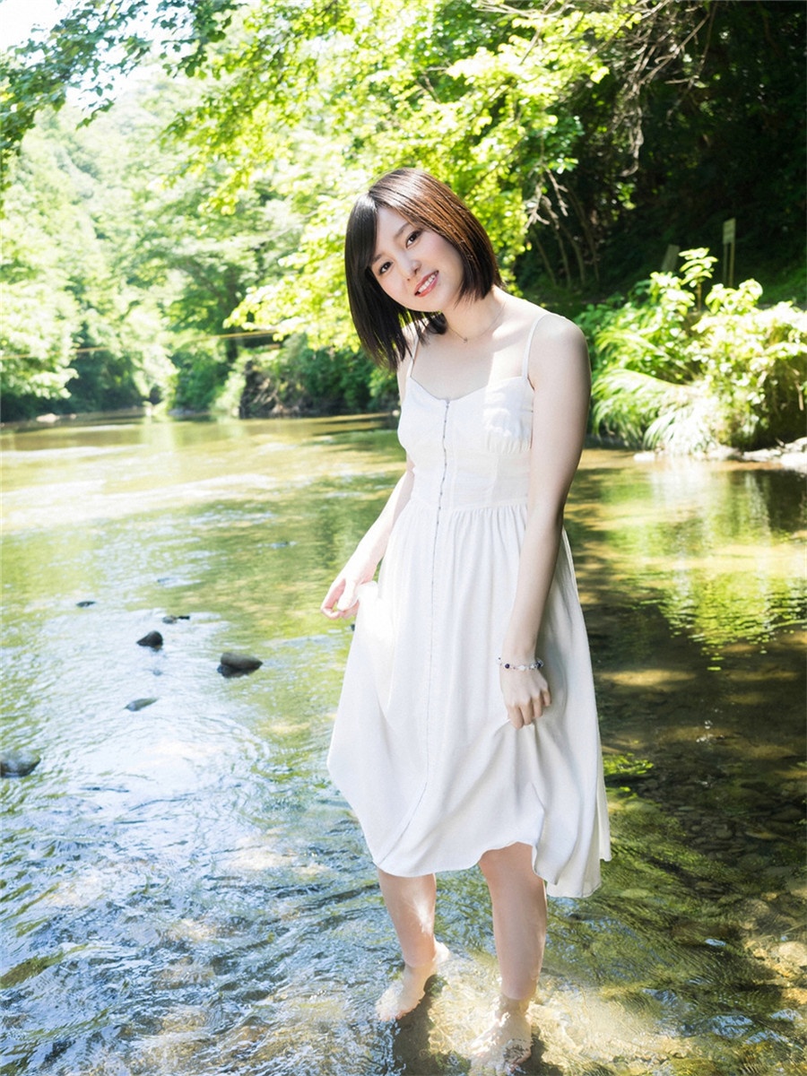 日本清纯少女岩田华怜甜美户外写真集