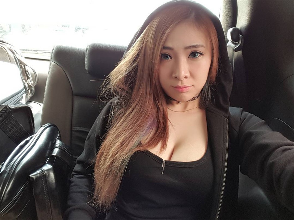 马来西亚妹子DJ AlexisG性感自拍生活照