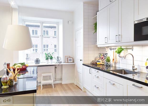 白色系简约式厨房装修效果图