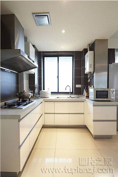 明亮整洁的厨房简约设计效果图