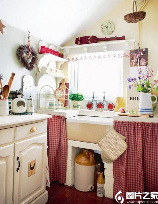 小户型厨房地中好室内设计效果图