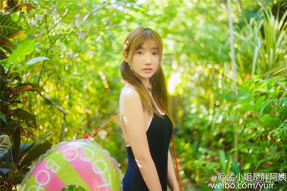 清纯校花孟晓蓉Yuri个性甜美私房照