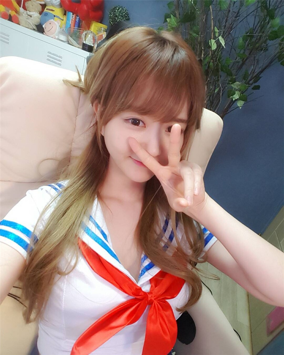 邻家美女徐恩智甜美俏皮私房照图片