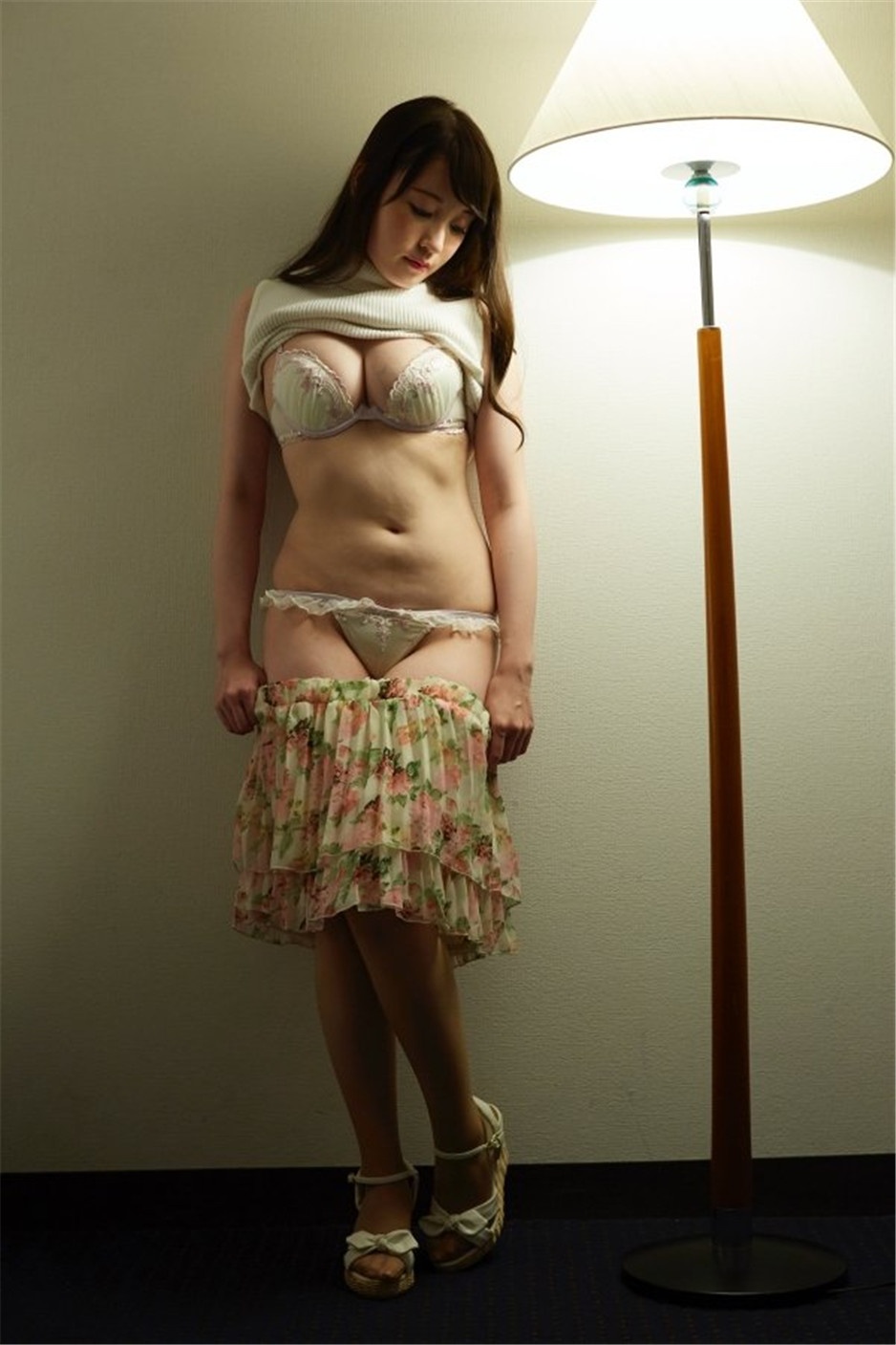 日本90后mm岬爱奈比基尼写真图片