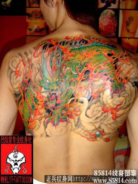 后背的烈火麒麟纹身图片