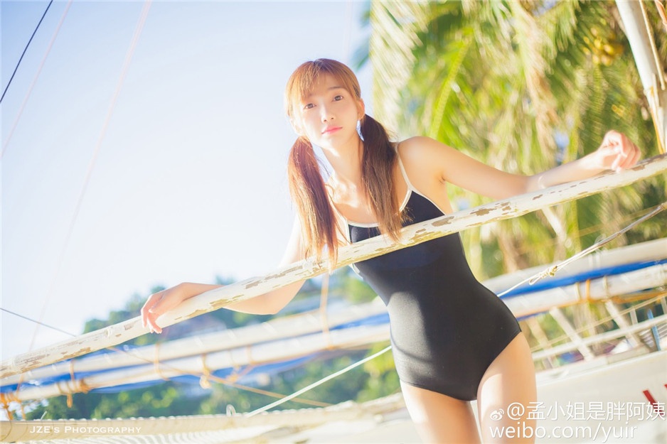 清纯校花孟晓蓉Yuri个性甜美私房照