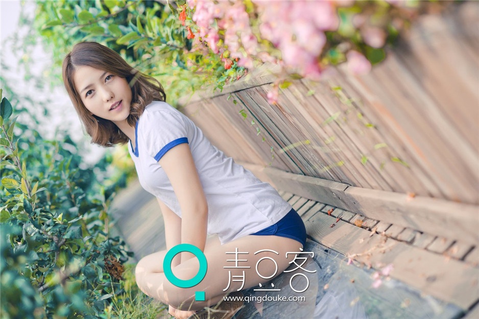 混血小美女哈拿户外清纯写真