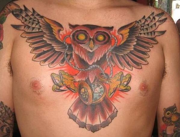 神秘猫头鹰胸口艺术纹身图案