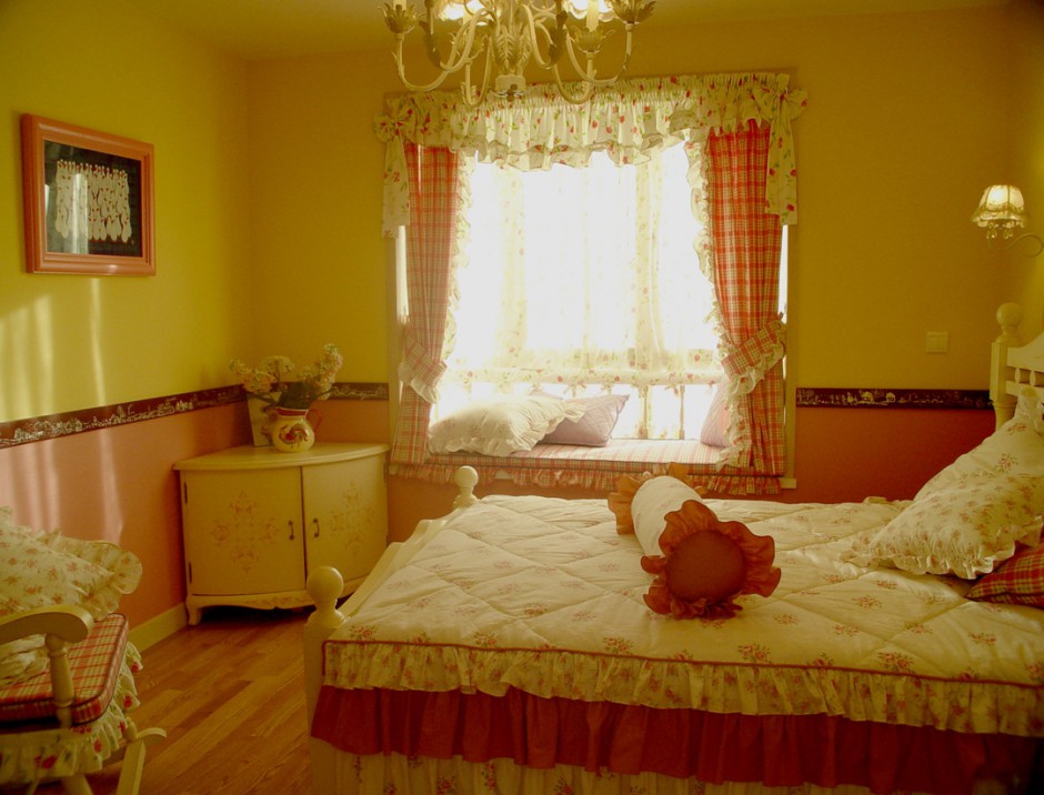 温馨浪漫的田园卧室装修效果图