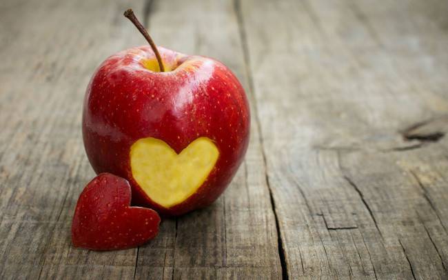 情人节的爱心红苹果图片