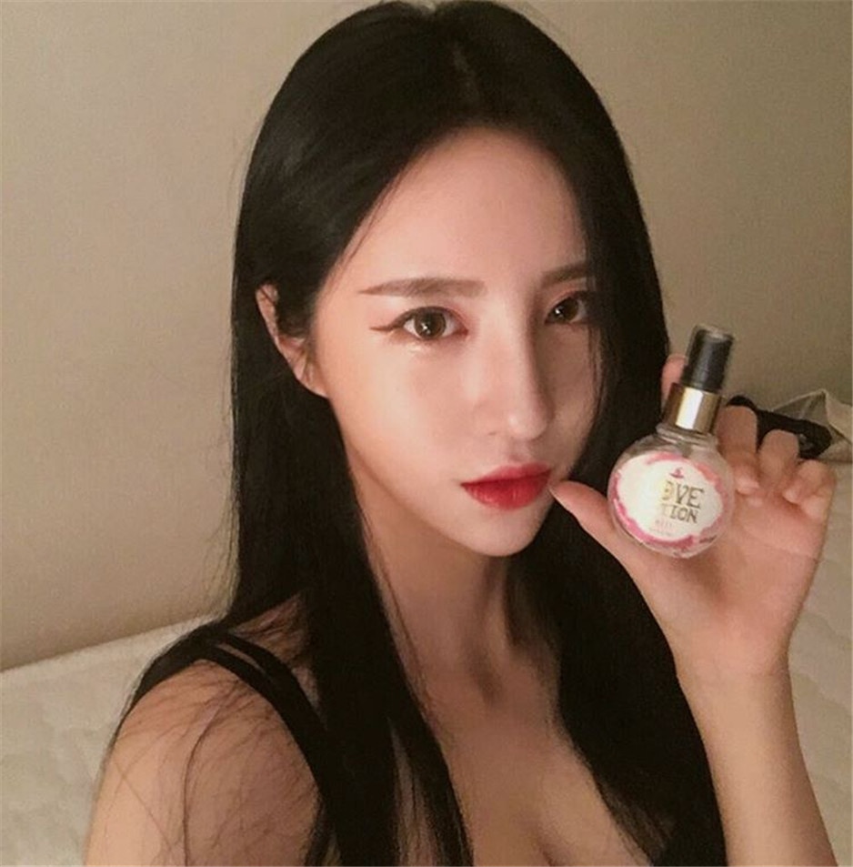 韩国网络美女Daunni自拍照片