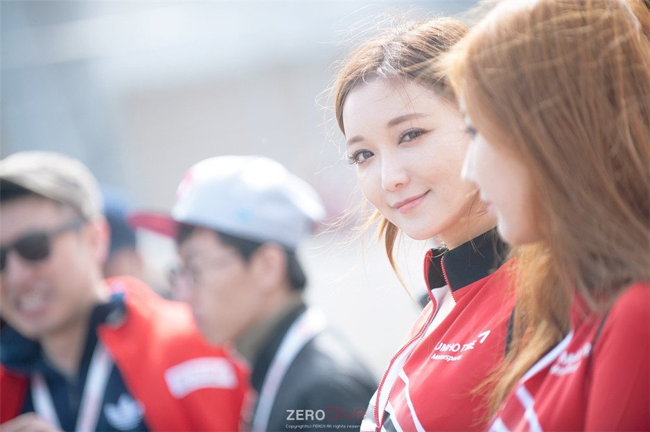 韩国可爱美女文架景户外清纯照片