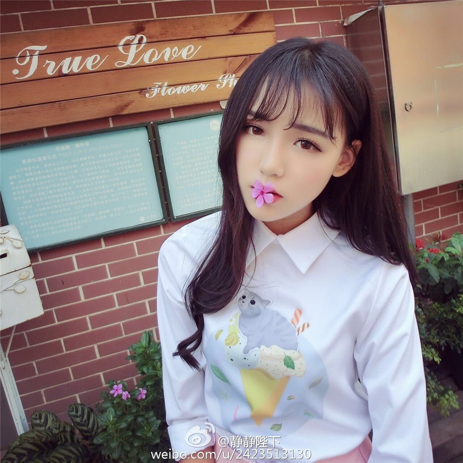 90后萌妹子曹若涵迷人自拍照