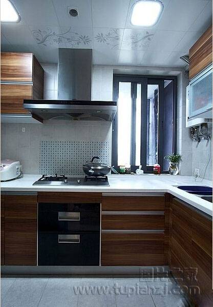 明亮整洁的厨房简约设计效果图