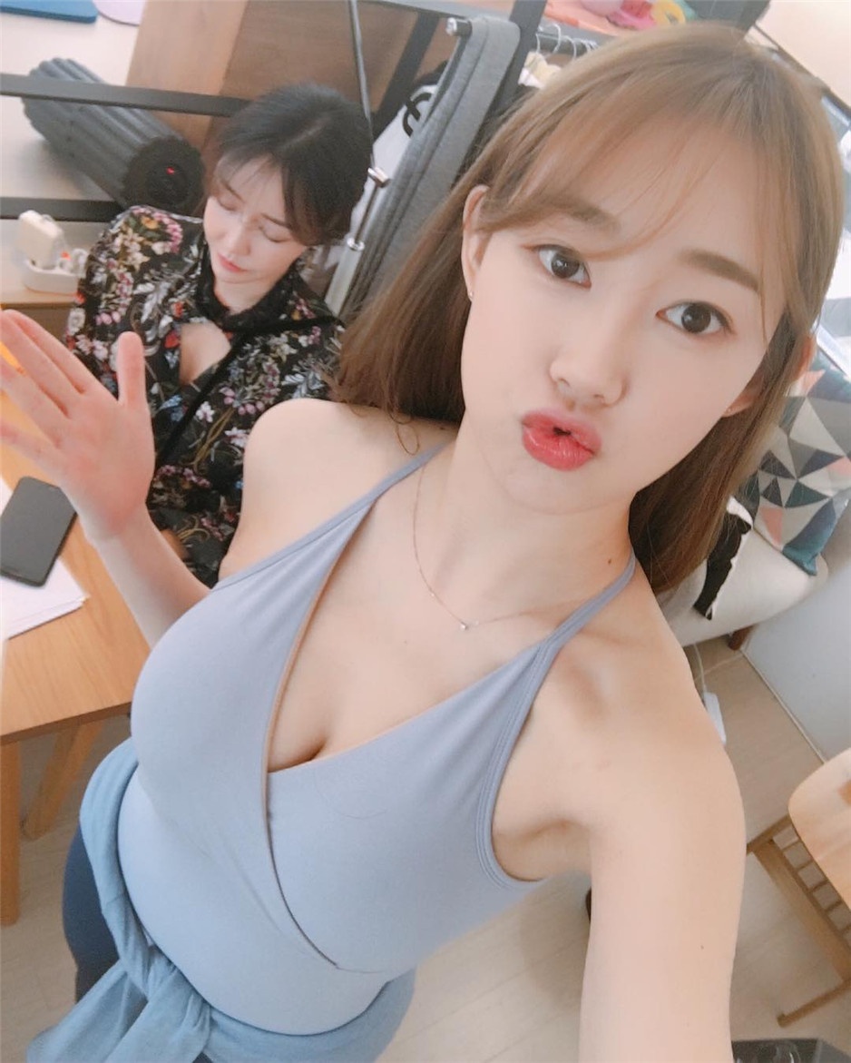 韩国瑜伽女神朴智英私房图片