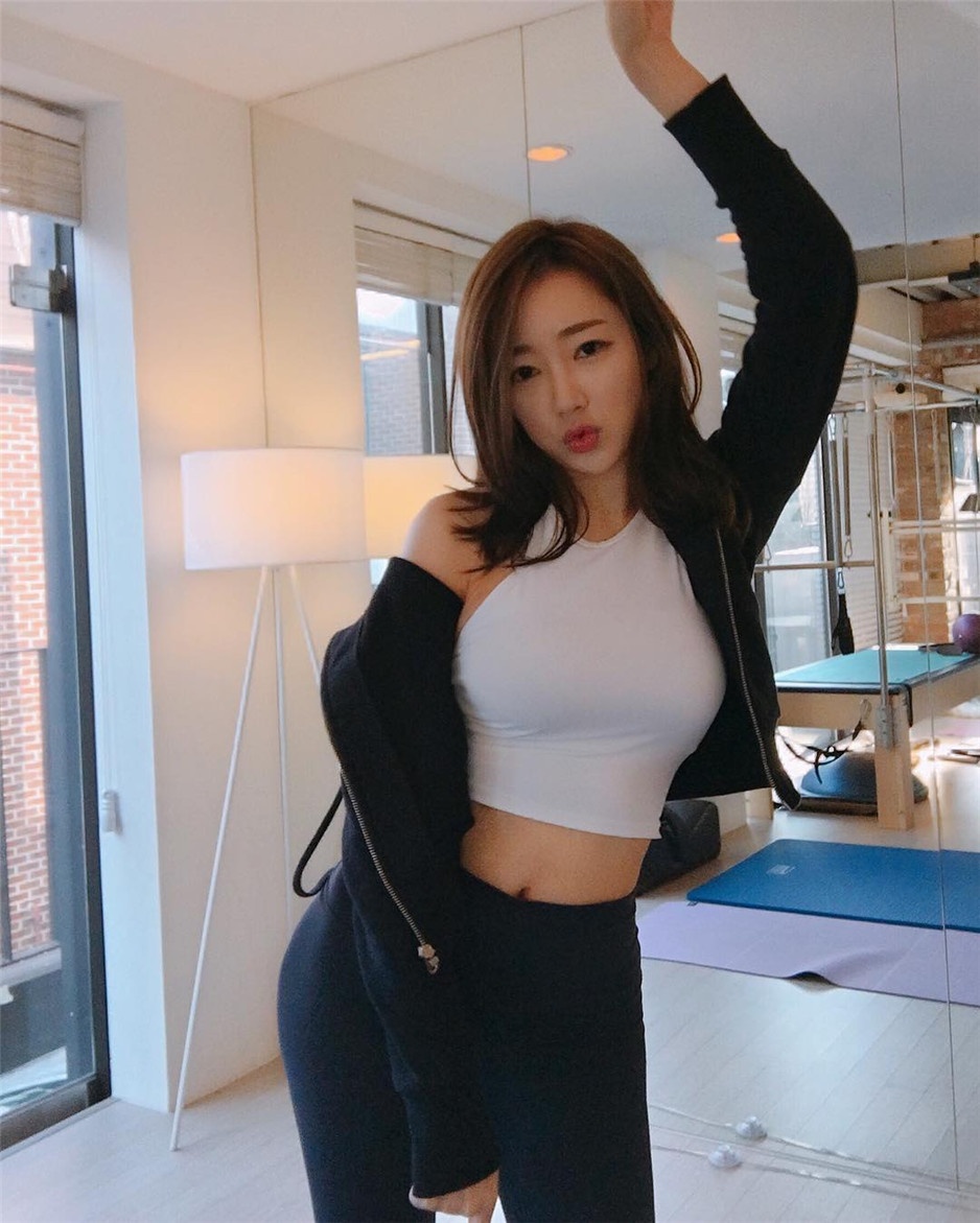 韩国瑜伽女神朴智英私房图片