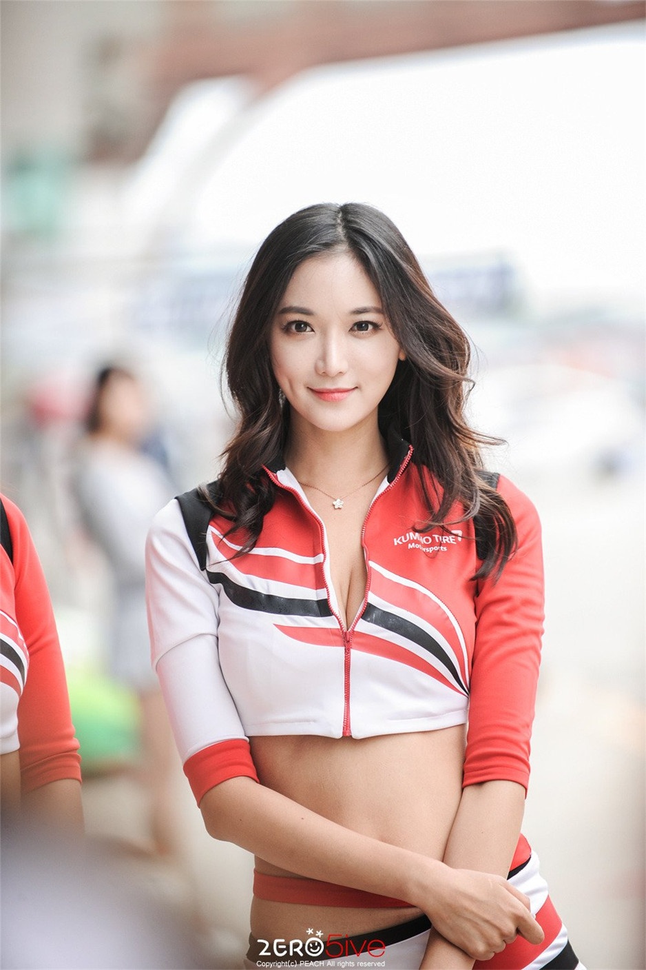 韩国可爱美女文架景户外清纯照片