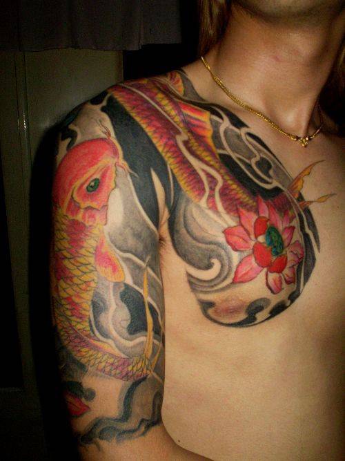 精美绝伦的半甲鲤鱼纹身图案