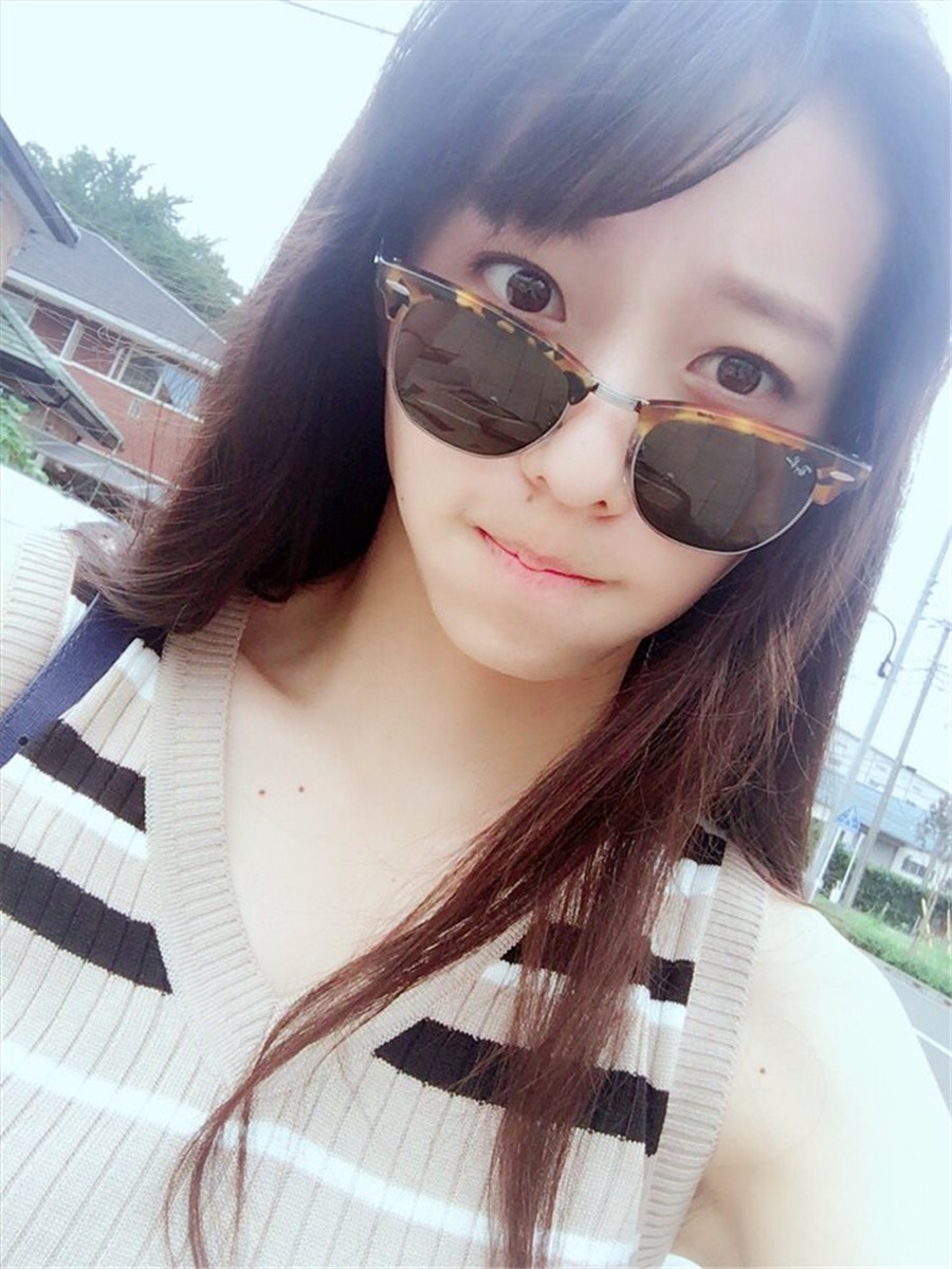 日本泳装模特宫原华音甜美私房照