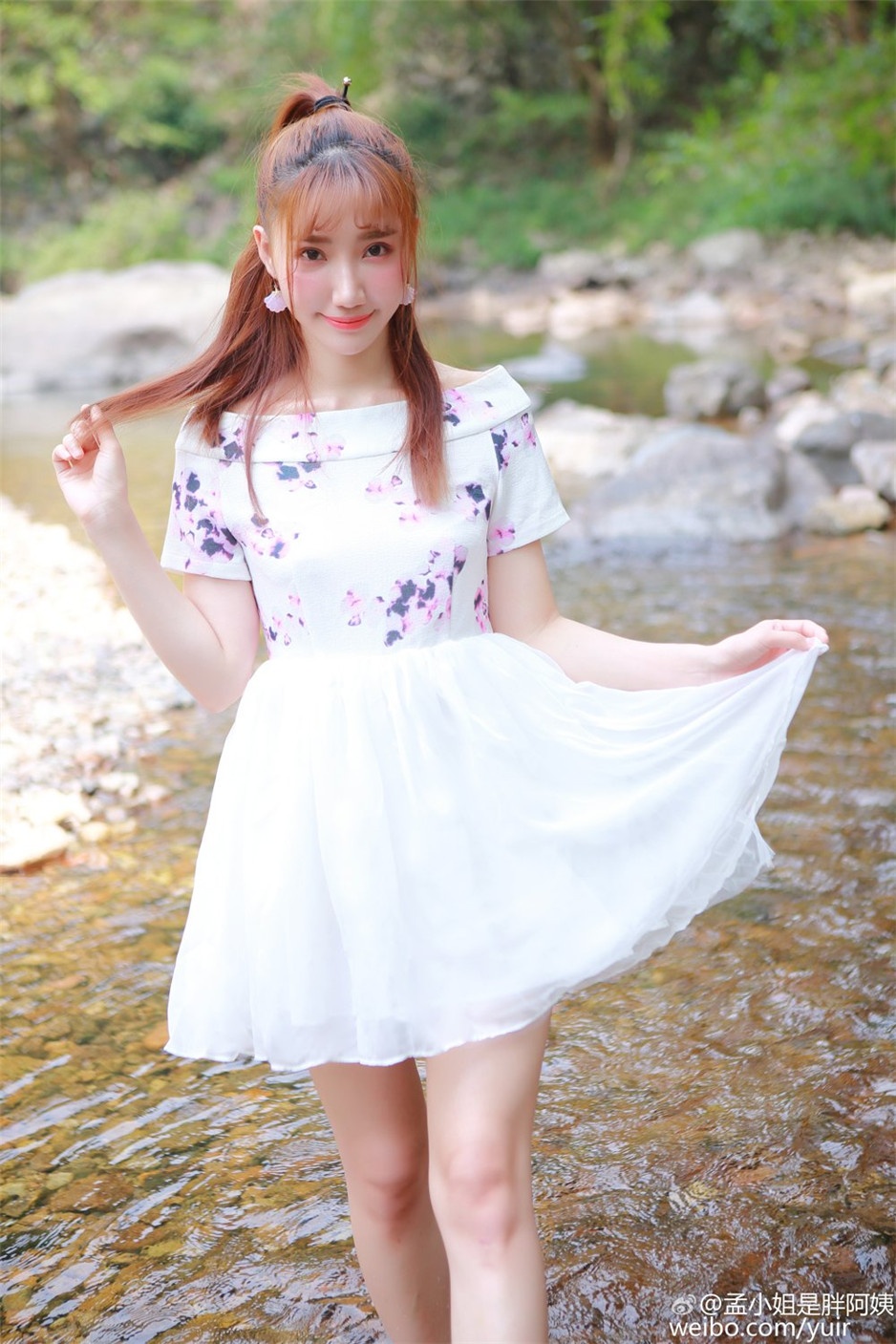 清纯校花孟晓蓉Yuri个性甜美私房照