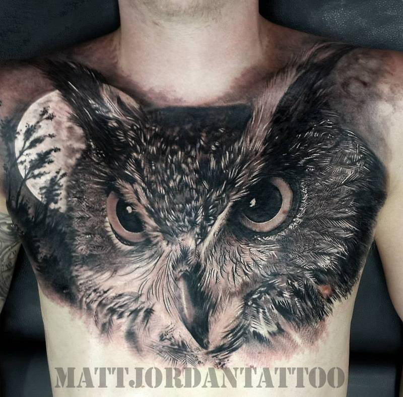 神秘猫头鹰胸口艺术纹身图案