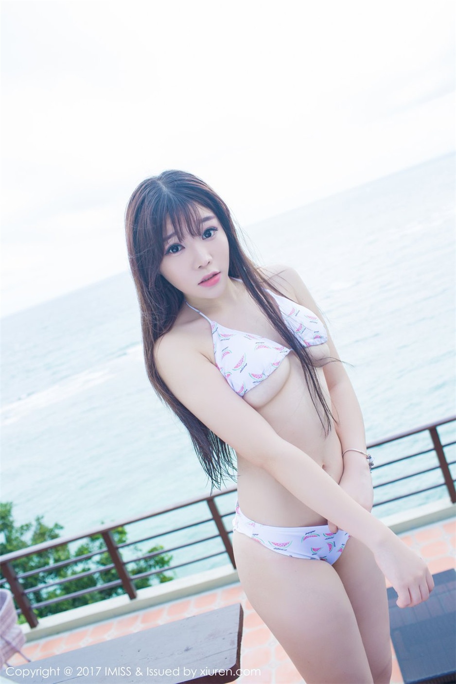 90后甜美少女芝芝Booty海岛清凉写真图片