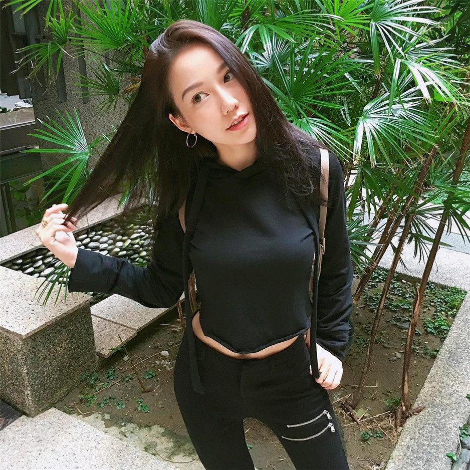 台湾女神Cliarlilhan韩韩迷人图片欣赏