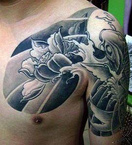 精美绝伦的半甲鲤鱼纹身图案